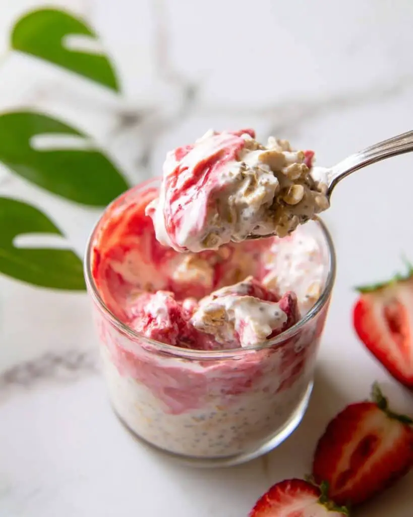 Strawberries and Cream Overnight Oats Recipe