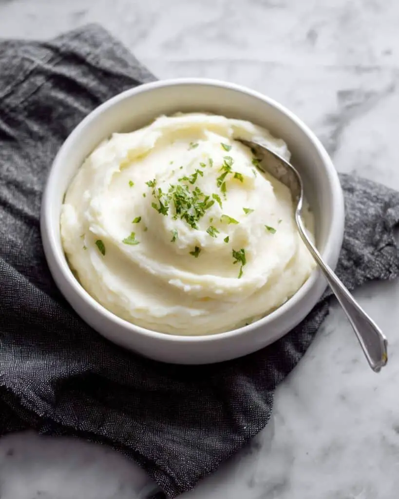 Toum Recipe (Lebanese Garlic Sauce) Recipe